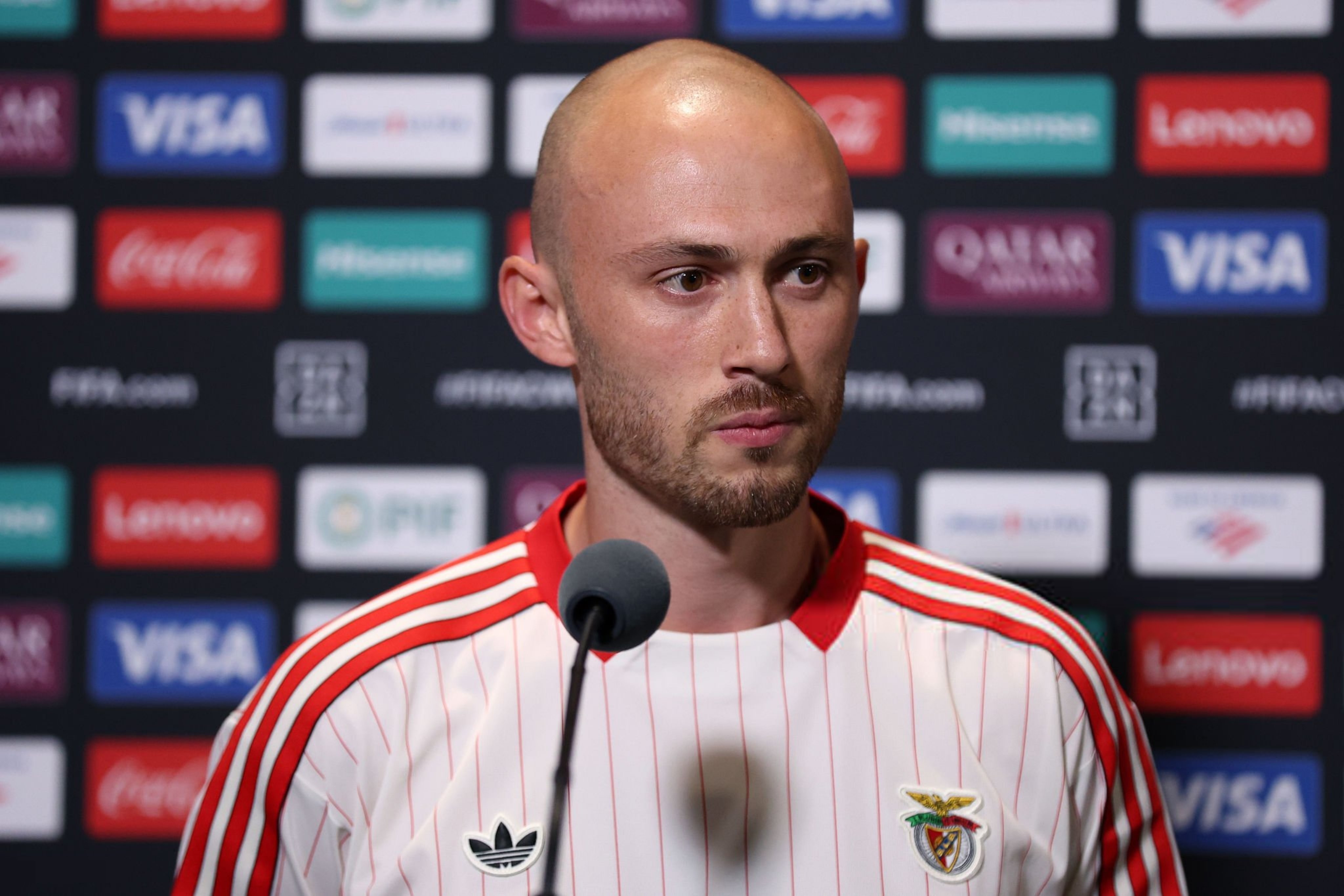 关于本菲卡轻取拜仁，格列兹曼梅开二度法甲的信息