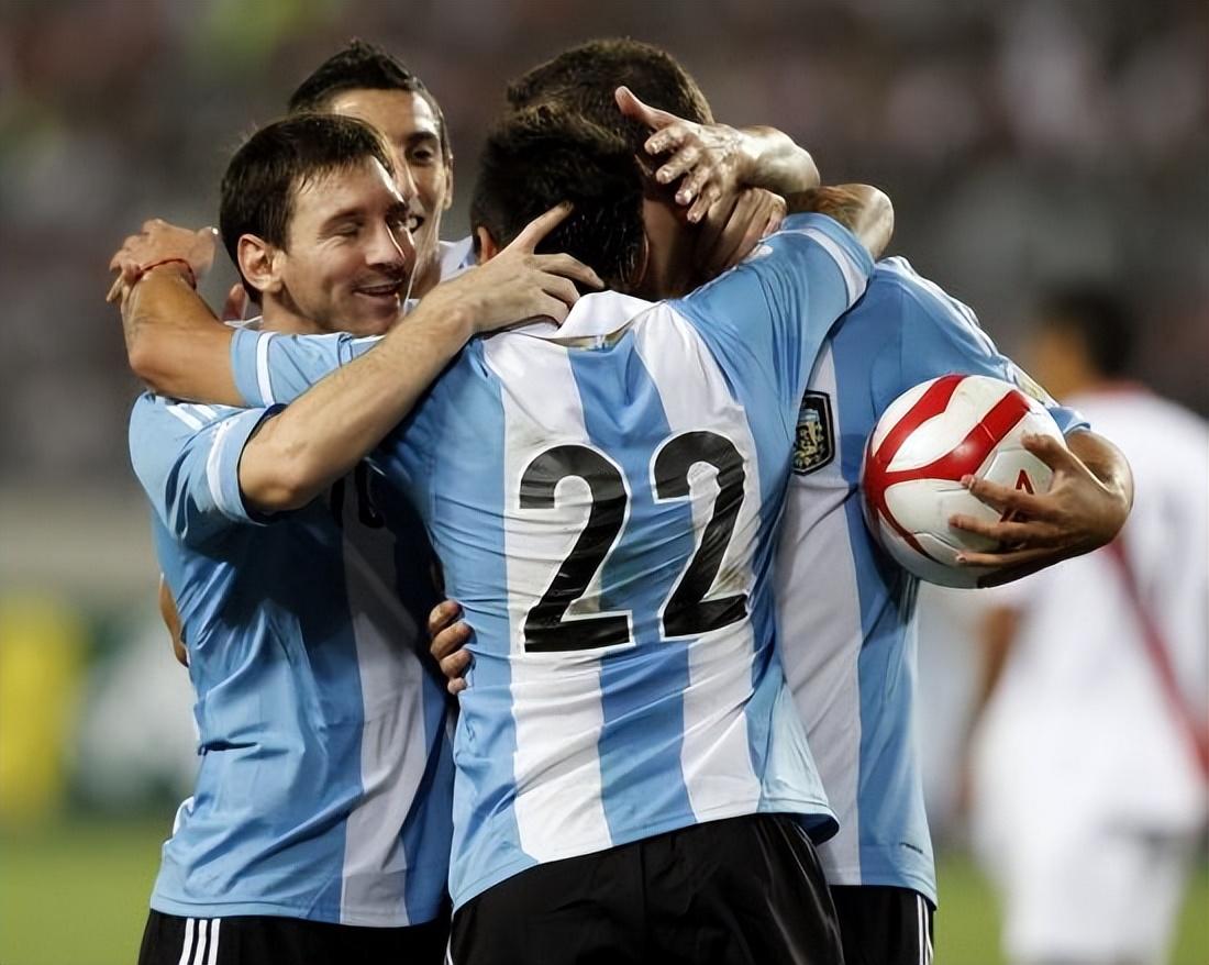 梅西四球助阿根廷淘汰丹麦，乌拉圭队逼平英格兰晋级的简单介绍